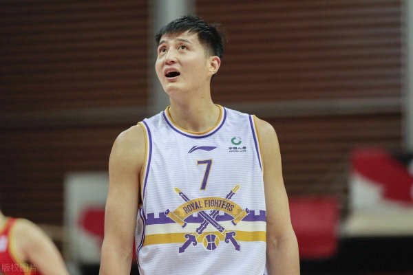 亿牛策略 CBA下赛季，身价最有可能暴跌的四位球员